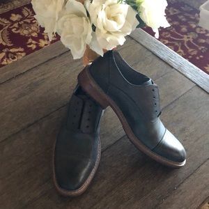 Grey 10.5 PerryEllis Jess! Stylish in Excellent condition. $45 Originally $120